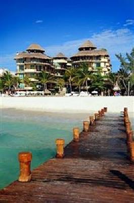фото отеля El Taj Oceanfront & Beachside Condo Hotel