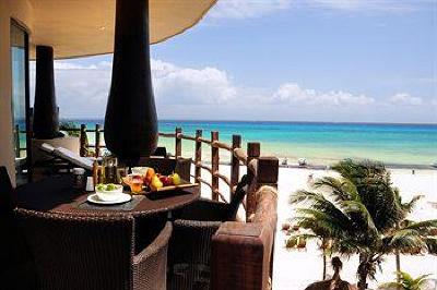 фото отеля El Taj Oceanfront & Beachside Condo Hotel