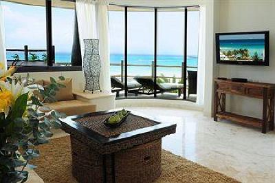 фото отеля El Taj Oceanfront & Beachside Condo Hotel
