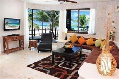 фото отеля El Taj Oceanfront & Beachside Condo Hotel