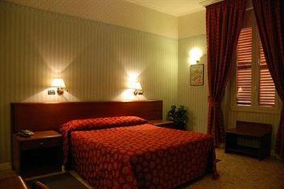 фото отеля Hotel Iris Crillon