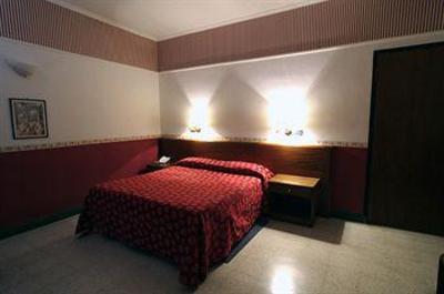 фото отеля Hotel Iris Crillon