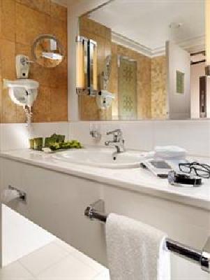 фото отеля Holiday Inn Athens - Attica Avenue