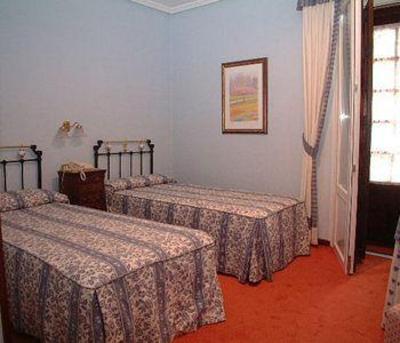 фото отеля Hotel Santillana