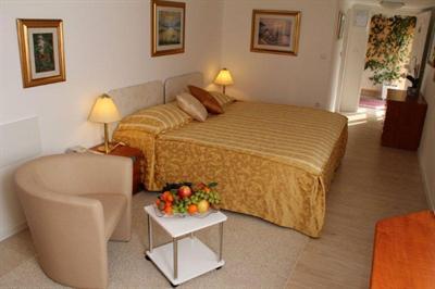 фото отеля Vila Tina Hotel - Restaurant