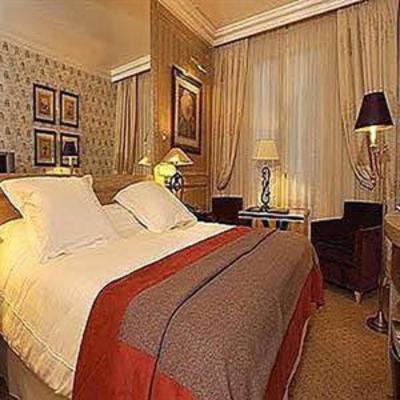 фото отеля Inter Hotel Du Parc Entraigues-sur-la-Sorgue