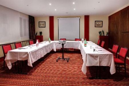 фото отеля Best Western Villa Henri IV Saint-Cloud (France)