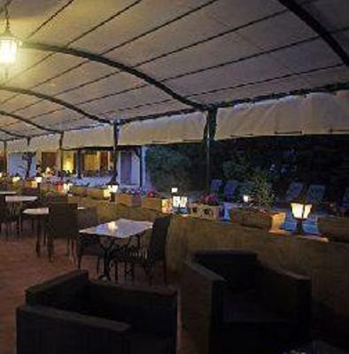 фото отеля Hotel Les Cedres Villeneuve-les-Avignon