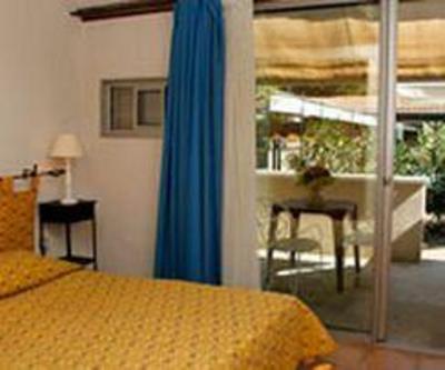 фото отеля Hotel Les Cedres Villeneuve-les-Avignon