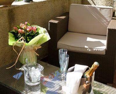 фото отеля Hotel Les Cedres Villeneuve-les-Avignon