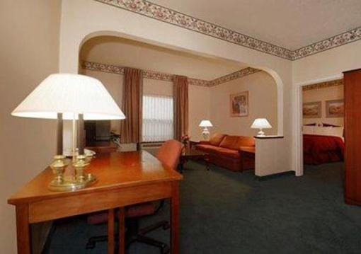 фото отеля Clarion Inn & Suites Northwest