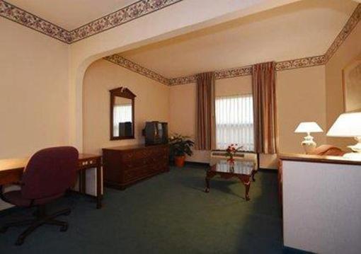 фото отеля Clarion Inn & Suites Northwest