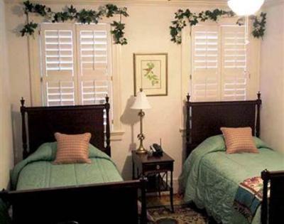 фото отеля Fuquay Mineral Spring Inn and Garden