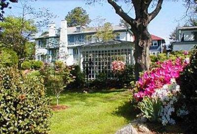 фото отеля Fuquay Mineral Spring Inn and Garden