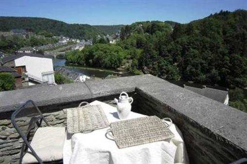 фото отеля Au Pied du Chateau de Bouillon