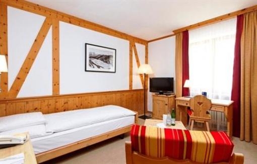 фото отеля Edelweiss Swiss Q Hotel