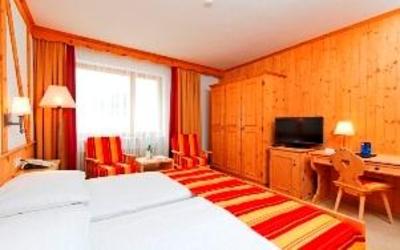 фото отеля Edelweiss Swiss Q Hotel
