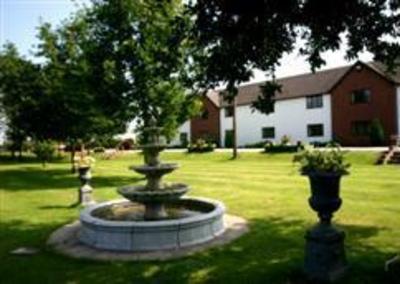 фото отеля The Boars Head Hotel-Sudbury