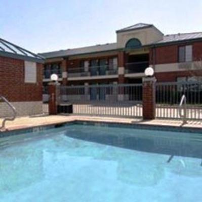 фото отеля Hwy Express Inn & Suites