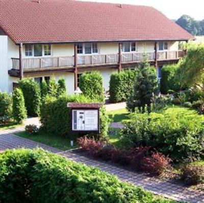 фото отеля Landhotel Lindengarten Kleinzerlang