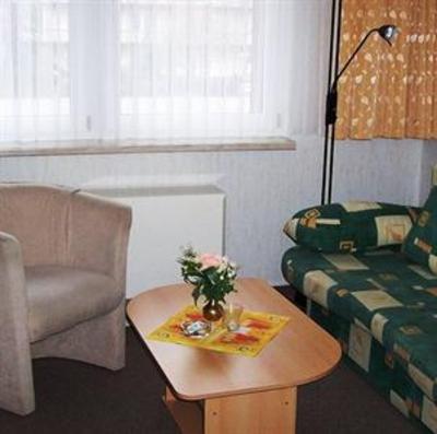 фото отеля Landhotel Lindengarten Kleinzerlang