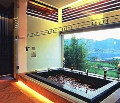 фото отеля Ancient Town Golf Hotel Lijiang