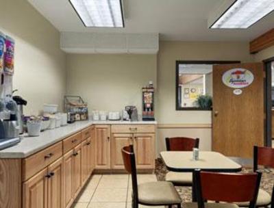 фото отеля Super 8 Motel Columbus (Montana)