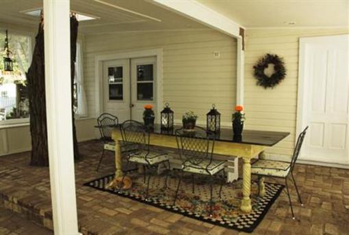 фото отеля The White House Bed and Breakfast Inn