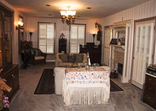 фото отеля The White House Bed and Breakfast Inn