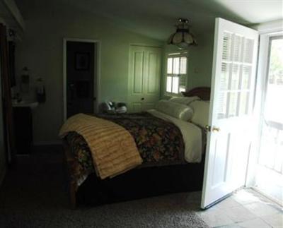 фото отеля The White House Bed and Breakfast Inn