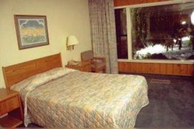 фото отеля Bend Riverside Inn & Suites