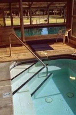 фото отеля Bend Riverside Inn & Suites