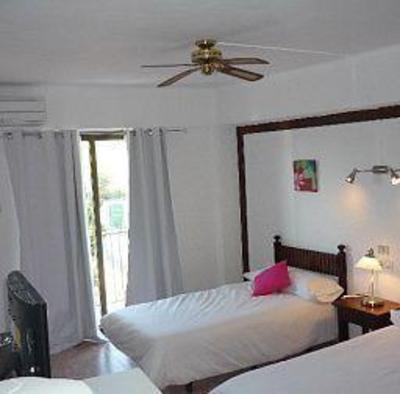 фото отеля Hostal Mar Blau Santanyi