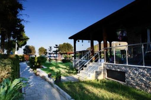фото отеля Parilti Beach & Apartments