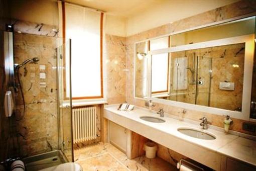 фото отеля Vittoria House