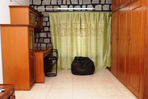 фото отеля Roxel Inn Favorite Chalet Bangalore