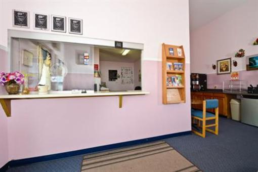 фото отеля Americas Best Value Inn McPherson