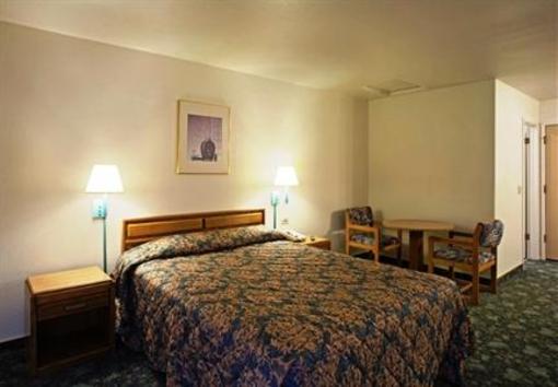 фото отеля Americas Best Value Inn South Seaside (California)