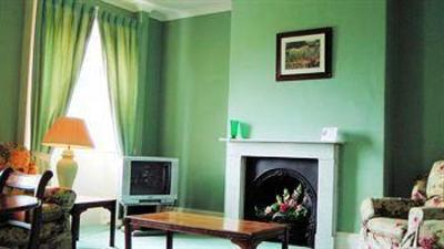 фото отеля Brantridge Park Apartments Balcombe