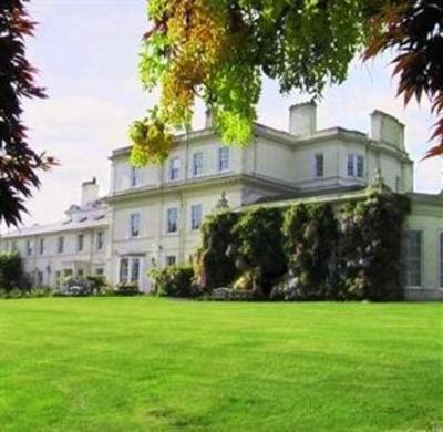 фото отеля Brantridge Park Apartments Balcombe