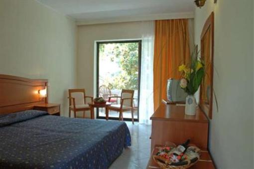 фото отеля Hotel Porfi Beach