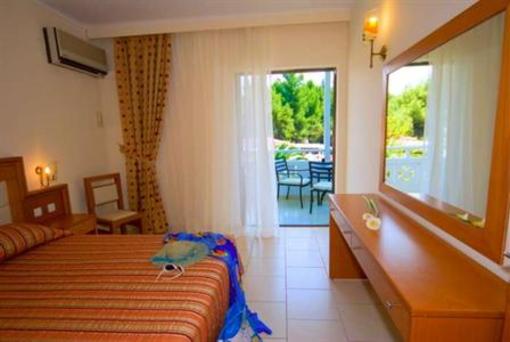 фото отеля Hotel Porfi Beach