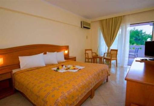 фото отеля Hotel Porfi Beach