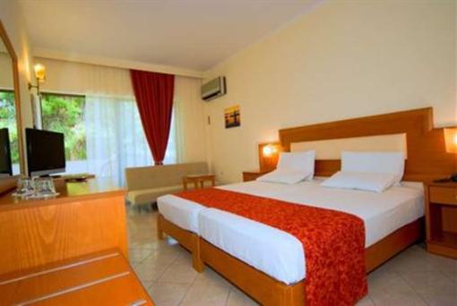 фото отеля Hotel Porfi Beach
