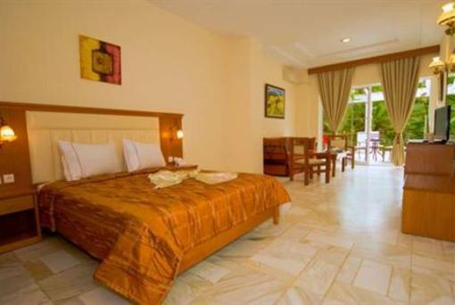 фото отеля Hotel Porfi Beach