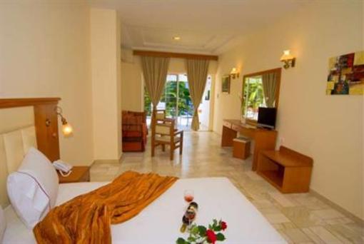 фото отеля Hotel Porfi Beach