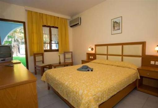 фото отеля Hotel Porfi Beach