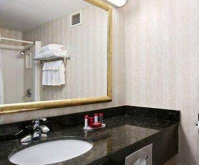 фото отеля Ramada Toledo Conference Center