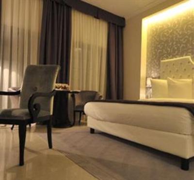 фото отеля Warwick Il Palazzo Hotel and Suites