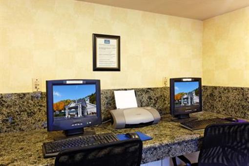 фото отеля Holiday Inn Express Springfield (Vermont)